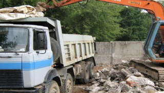Вывоз строительного мусора с участка в Сыктывкаре недорого от 1536 руб. | 2Землекопа-Скт